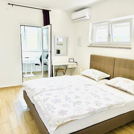 Apartmani Marco,Lukas,Patrick,David,Blizu Centra I Mora Sa Free Privatnim Parkingom Pula Bagian luar foto